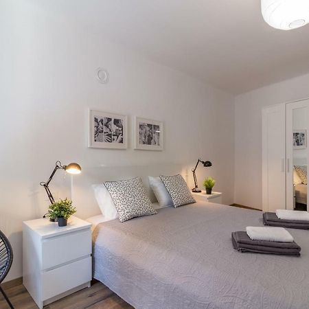 Central New Apartment Nonna Mara Ровин Екстериор снимка