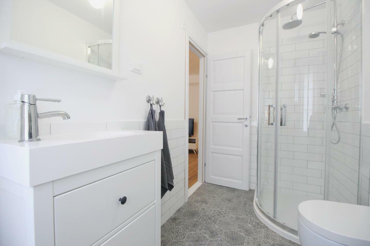 Central New Apartment Nonna Mara Ровин Екстериор снимка