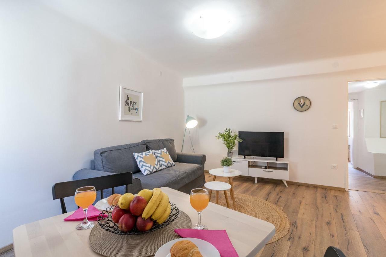 Central New Apartment Nonna Mara Ровин Екстериор снимка