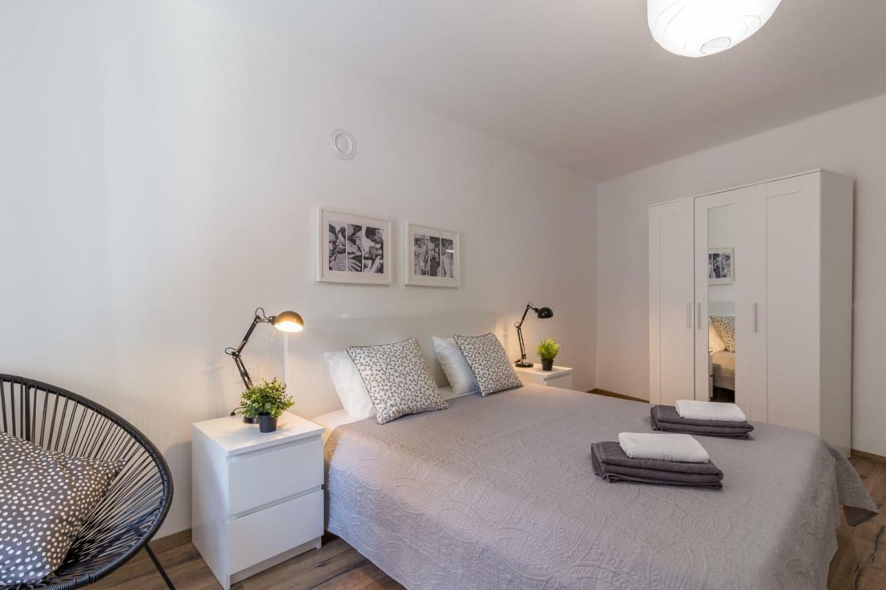 Central New Apartment Nonna Mara Ровин Екстериор снимка
