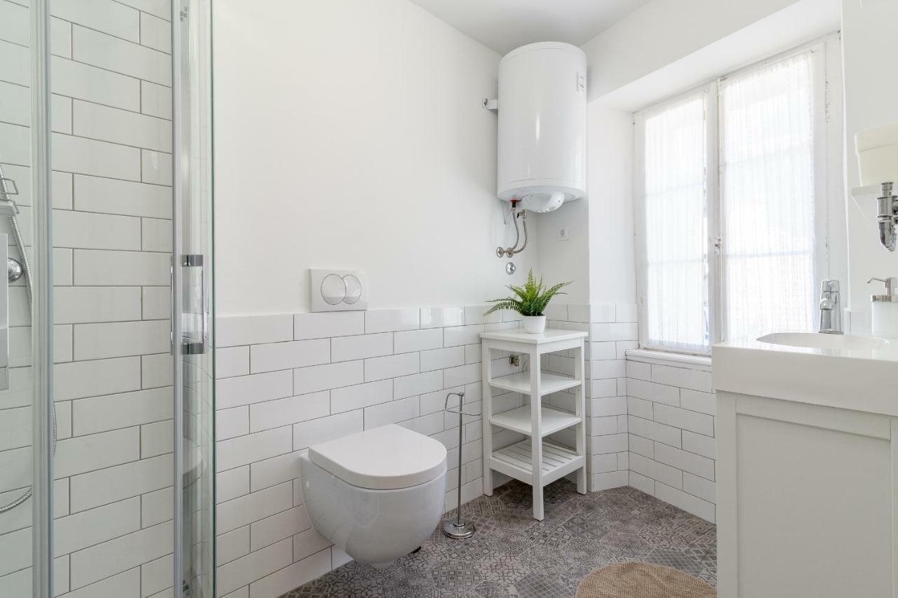 Central New Apartment Nonna Mara Ровин Екстериор снимка